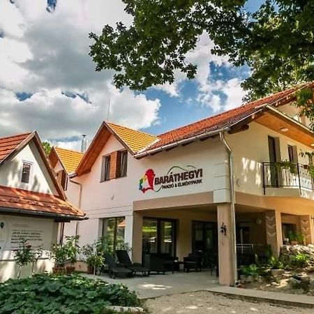 Barathegyi Panzio Es Elmenypark Bed & Breakfast Miskolc Exterior photo