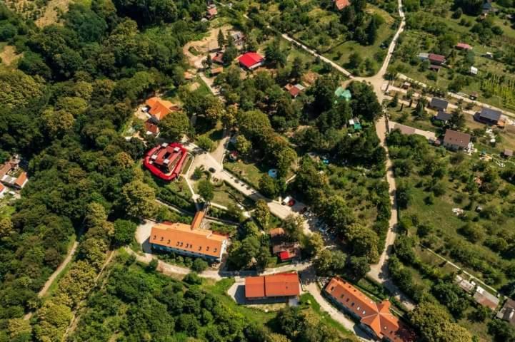 Barathegyi Panzio Es Elmenypark Bed & Breakfast Miskolc Exterior photo